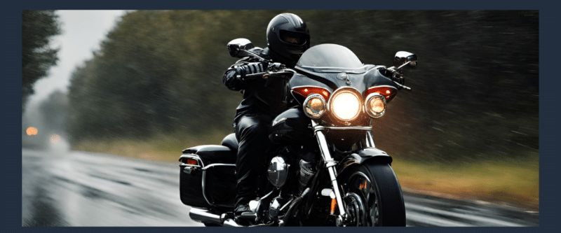 Motorrad Regenbekleidung: Sicherheitsaspekte und Reflektoren